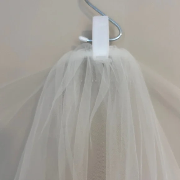 Elegant White Floral Veil - Picture 8 of 9